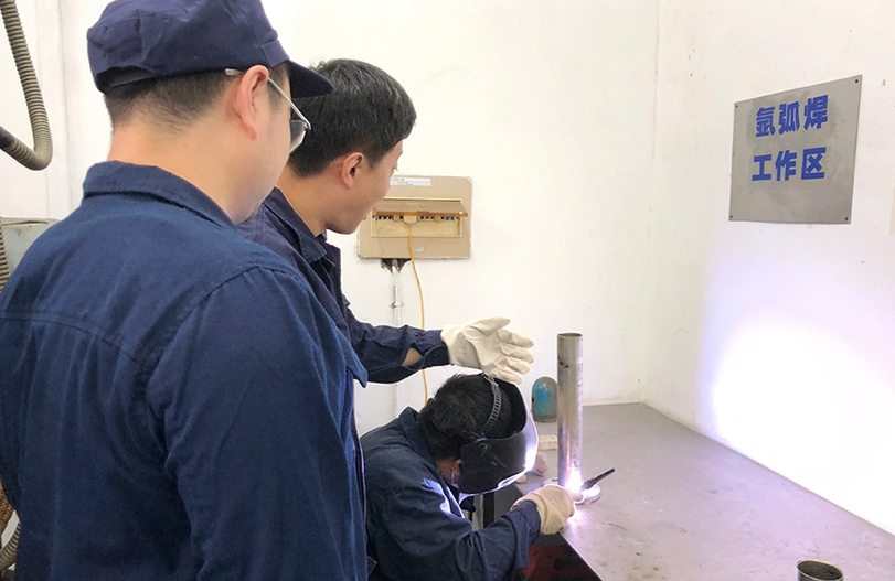 【师带徒活动】“师带徒促成长 凝聚企业正能量”系列报道之千亿国际六厂“师带徒”活动